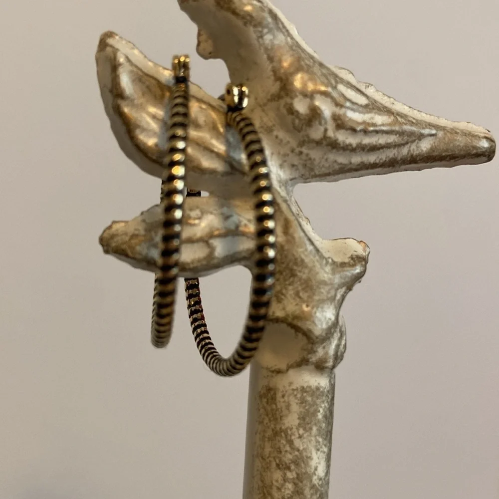 Lia Sophia Roma Hoop Earrings Gold Metal Black Enamel New - Picture 4 of 4